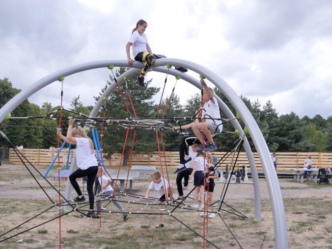 100 tysięcy złotych dla najlepszego projektu - grafika