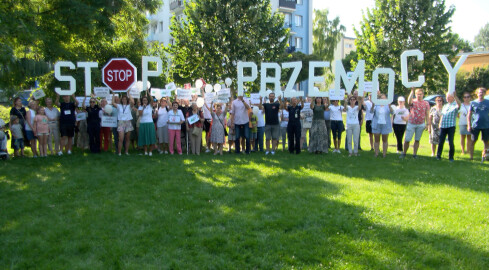 Chodzież mówi "nie" przemocy  - grafika