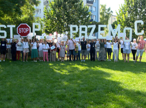 Chodzież mówi "nie" przemocy  - grafika