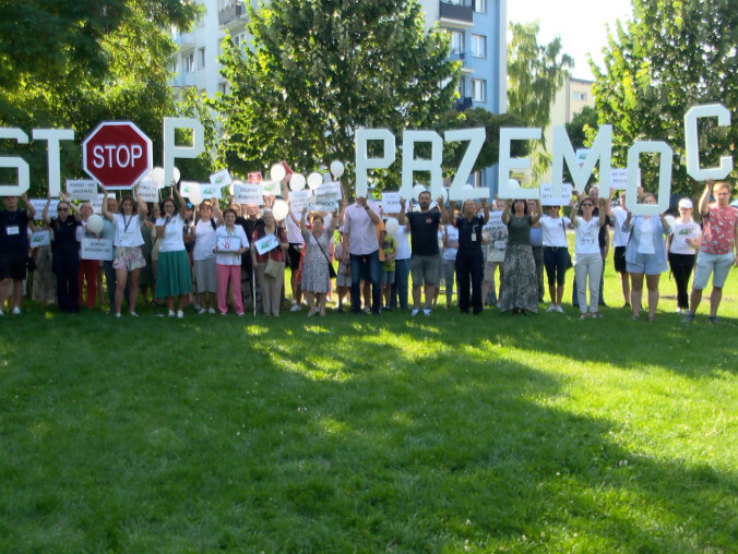 Chodzież mówi "nie" przemocy  - grafika