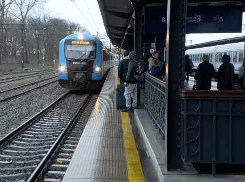 Od 1 marca wracają stare ceny biletów kolejowych - grafika