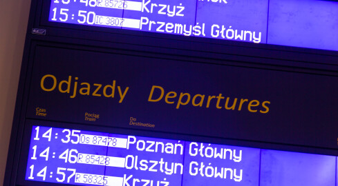 Opóźnienia pociągów przez porywisty wiatr  - grafika