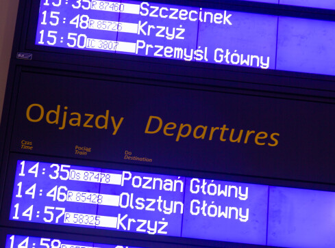 Opóźnienia pociągów przez porywisty wiatr  - grafika