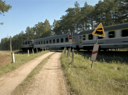 PKP likwiduje przejazdy kolejowe na drogach leśnych  - grafika