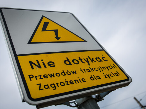 Usterka sieci trakcyjnej. Pociągi mają duże opóźnienia  - grafika