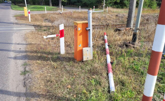 Szlaban złamał się na kasku 70-letniego cyklisty 