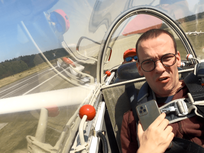 Niepełnosprawni na szybowcach  - grafika