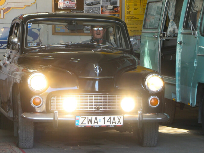 Jeździ starą Warszawą i Nysą - VIDEO  - grafika