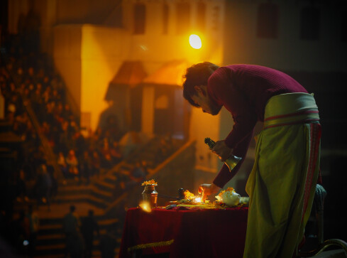 Znaczenie śmierci i rytuały pochówku w religiach świata  - grafika