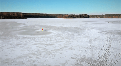 Lód coraz cieńszy i coraz bardziej niebezpieczny  - grafika