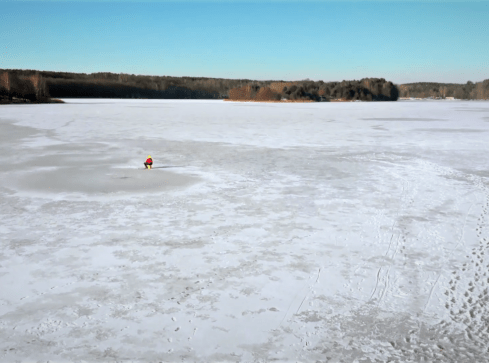 Lód coraz cieńszy i coraz bardziej niebezpieczny  - grafika