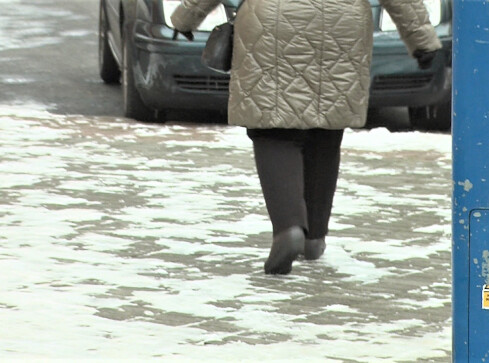 Chodniki zamieniły się w ślizgawki   - grafika