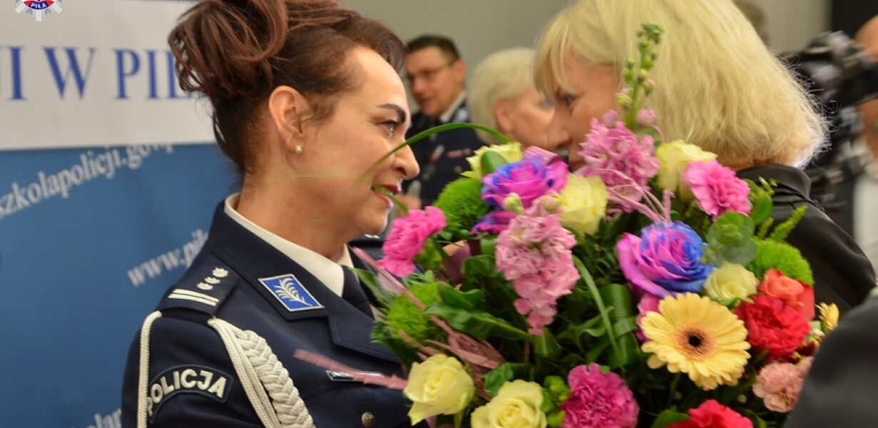 Beata Różniak-Krzeszewska żegna się z mundurem - Portal asta24.pl ...