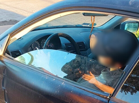 Prowadził bez uprawnień, za to pod wpływem marihuany - grafika