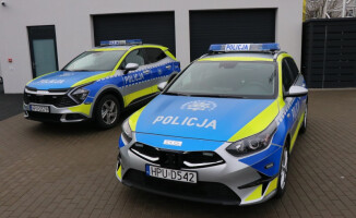 Nowe radiowozy poświęcone i gotowe do służby