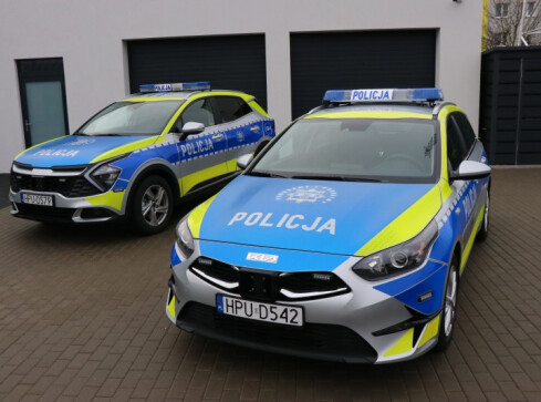 Nowe radiowozy poświęcone i gotowe do służby - grafika