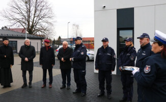 Nowe radiowozy poświęcone i gotowe do służby