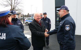 Nowe radiowozy poświęcone i gotowe do służby