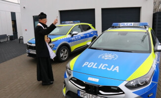 Nowe radiowozy poświęcone i gotowe do służby