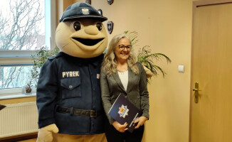 Sierżant Pyrek i radiowóz, czyli nowi na pokładzie chodzieskiej policji