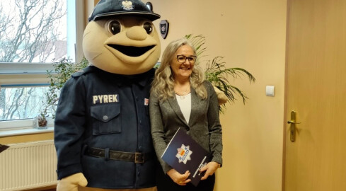 Sierżant Pyrek i radiowóz, czyli nowi na pokładzie chodzieskiej pol - grafika