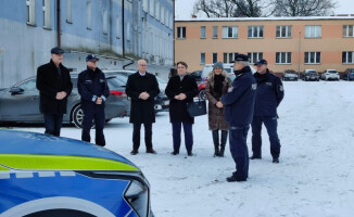 Sierżant Pyrek i radiowóz, czyli nowi na pokładzie chodzieskiej policji