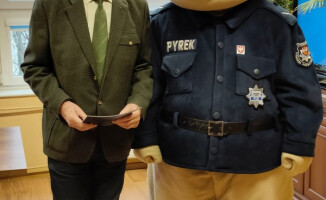 Sierżant Pyrek i radiowóz, czyli nowi na pokładzie chodzieskiej policji