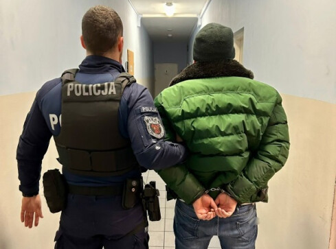 Szukali go Niemcy, a złapali chodziescy policjanci - grafika
