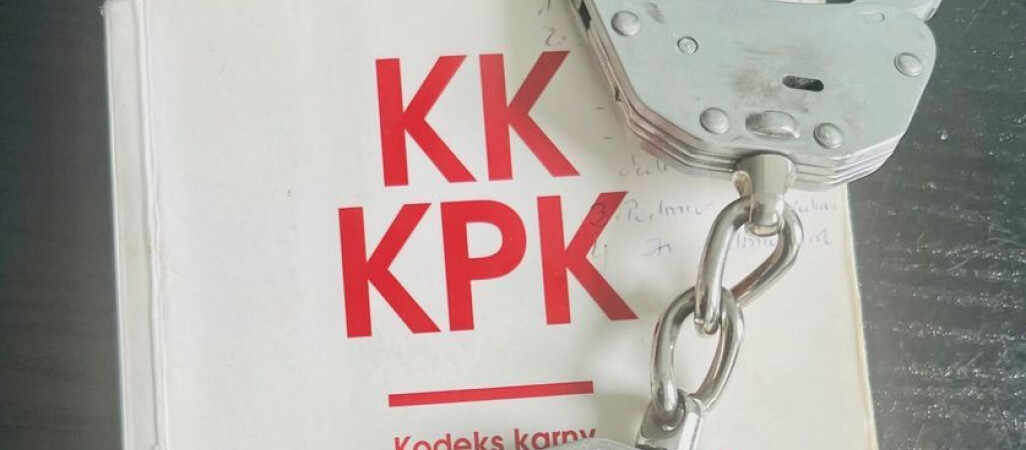 Zaatakował byłą partnerkę i zniszczył jej samochód. Miał przy sobie mefedron