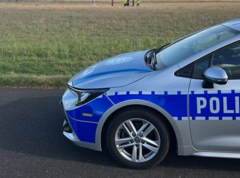 Wszystko przebiegało zgodnie z planem, a potem spadochroniarz spadł. - grafika