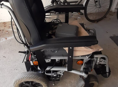 Elektryczny wózek inwalidzki szuka właściciela - grafika
