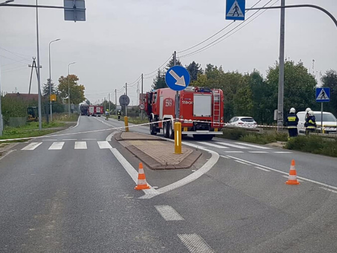Wyciek gazu. Koparka uszkodziła gazociąg. Blokada DK 10 - grafika
