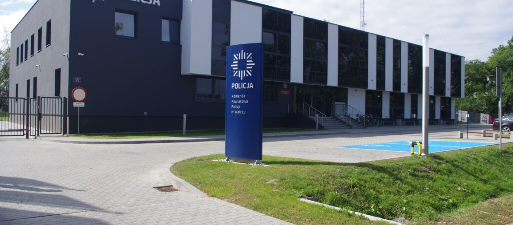 Policjant podglądał swoje koleżanki z pracy