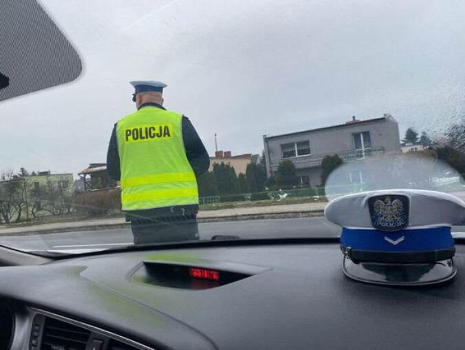 31-latek pijany i z narkotykami prowadził audi. Stracił auto  - grafika