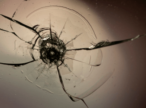 Rzucił kamieniem – usłyszał zarzut - grafika