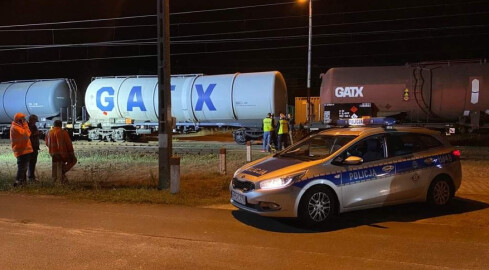 Pociąg potrącił nastolatkę. Dziewczynka walczy o życie  - grafika