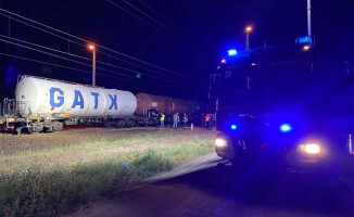 Pociąg potrącił nastolatkę. Dziewczynka walczy o życie 