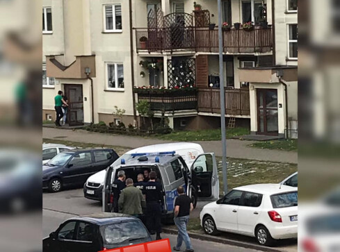 "Miała liczne obrażenia od ciosów pięścią i otwartą dłonią".  - grafika