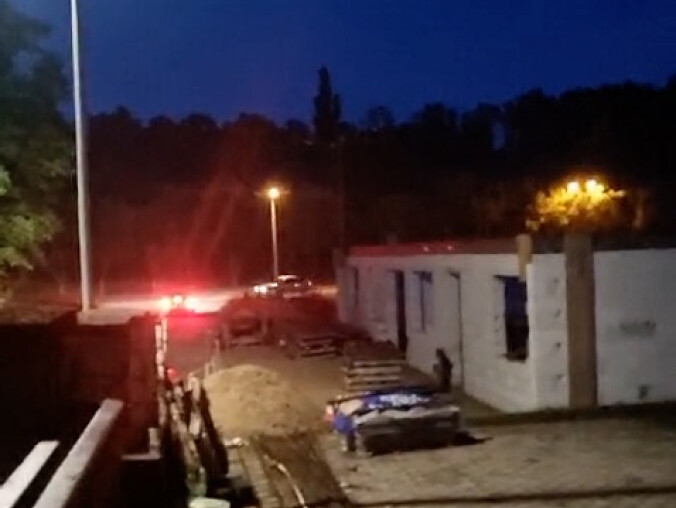 Nielegalne drifty na parkingu - grafika