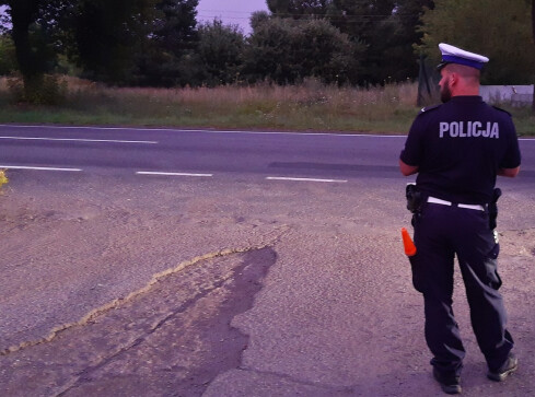 Pijany kierowca zaoferował pomoc... policjantom  - grafika