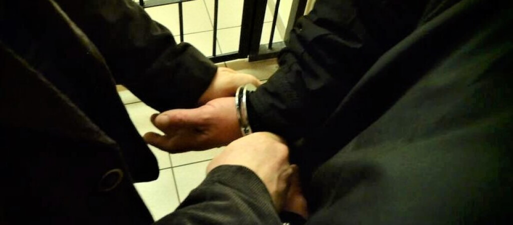 Szedł ulicą i niszczył samochody, bo się zezłościł