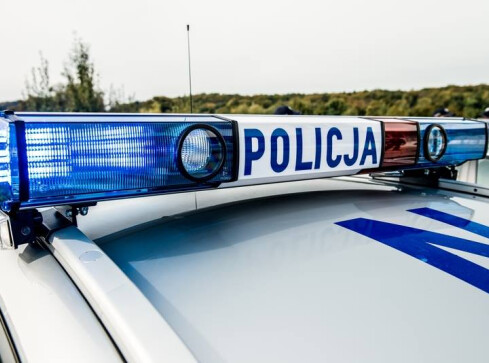 40-latek znęcał się nad matką. Policjanci wyrzucili go z domu  - grafika