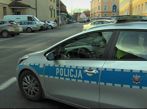 Ile mandatów wypisano za łamanie obostrzeń? - grafika