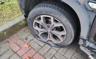 50-latek przebijał opony w autach