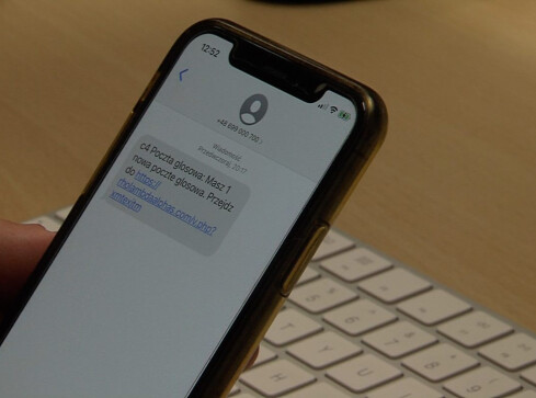 Nowe metody oszustów. Uważajcie na SMS-y - grafika