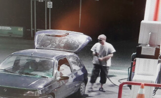 Rozpoznajesz tych mężczyzn? Zadzwoń na policję! 