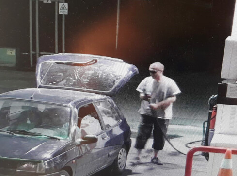 Rozpoznajesz tych mężczyzn? Zadzwoń na policję!  - grafika