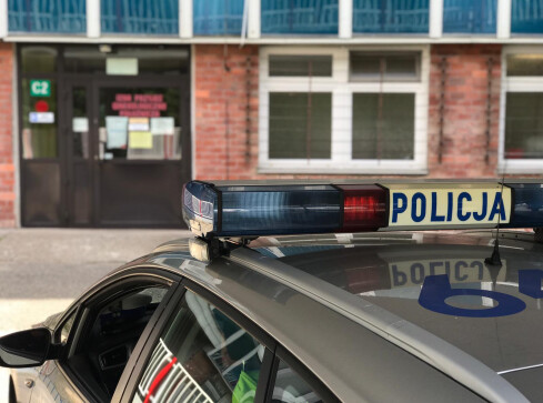 Policjanci eskortowali dziś rodzącą kobietę do szpitala  - grafika