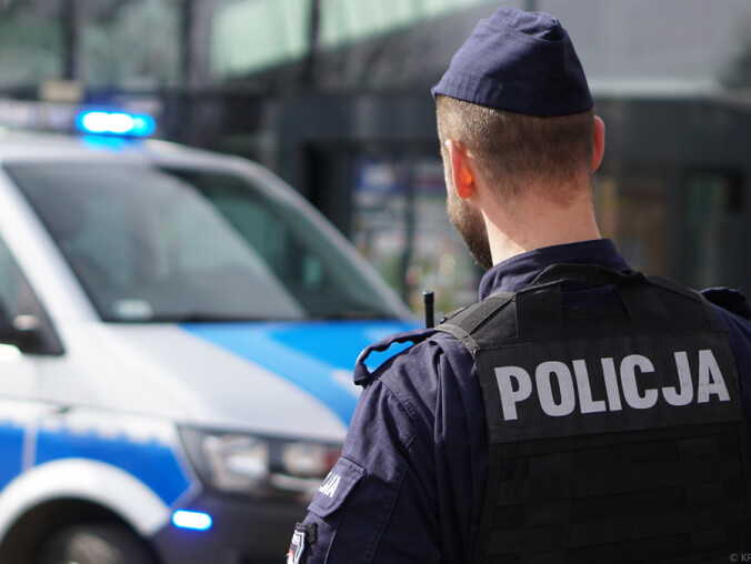 71-latka zostawiła torebkę z 8 tys. zł w wózku sklepowym  - grafika