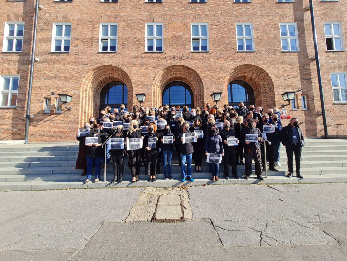 Pracownicy policji rozpoczęli protest  - grafika